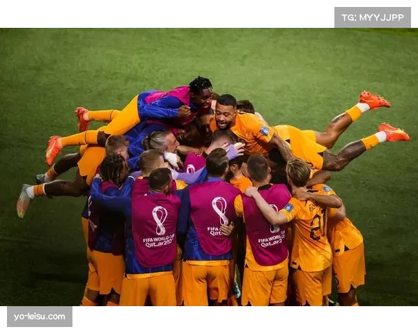 荷兰科曼放弃教条式全攻全守 邓弗里斯边卫压上提供进攻宽度支援